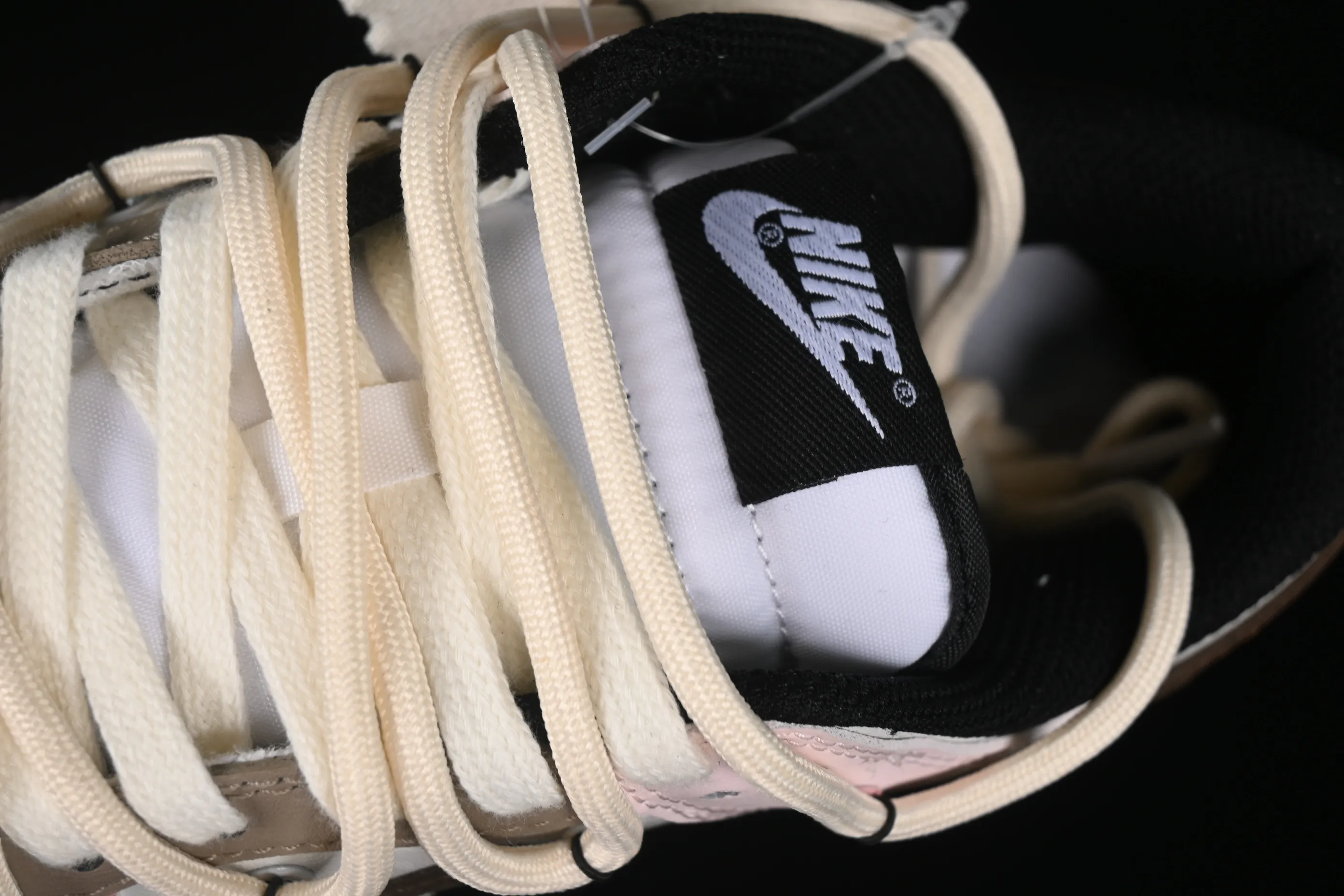 All categories Nk SB Dunk series Nk SB Dunk Low low-top sneakers Nk Dunk Low Panda Prank Special project heart-warming email Heart Rose Special gift box Low-top casual sneakers CW1590-100